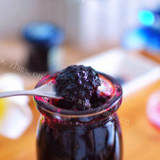 好吃的糖渍黑莓 