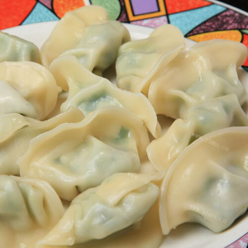 美味的胡萝卜虾泥水饺