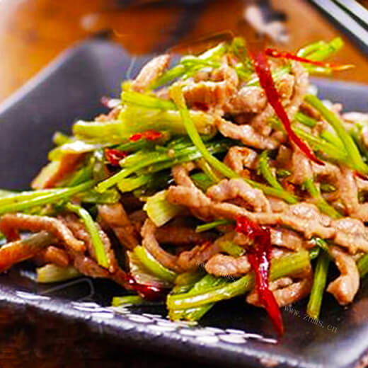 好吃的香菜肉丝拌拉皮