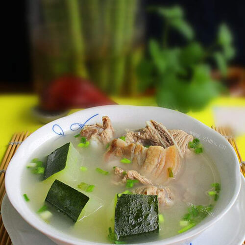 清淡的毛豆冬瓜排骨汤 