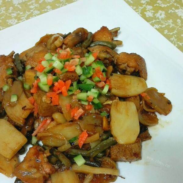 家常的牛肉土豆炒干豆角