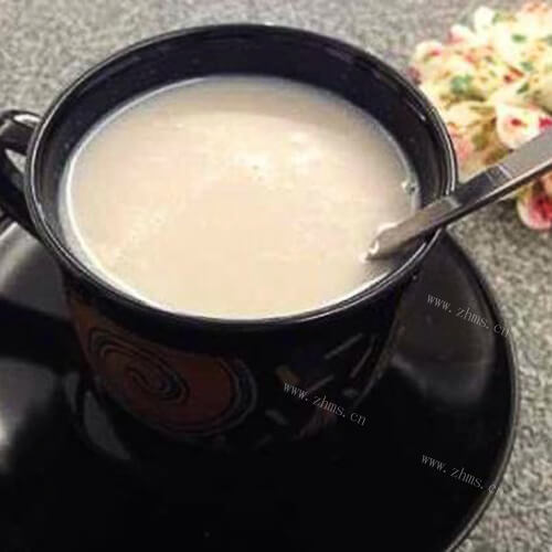 美味黑红绿三豆豆浆