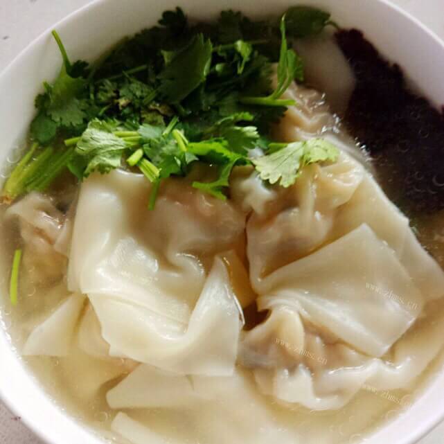 好吃的药芹香菇馄饨