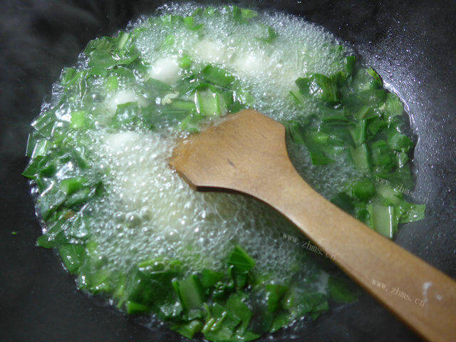 翠色欲滴的油菜蕻鸡蛋煮汤圆做法图解11)