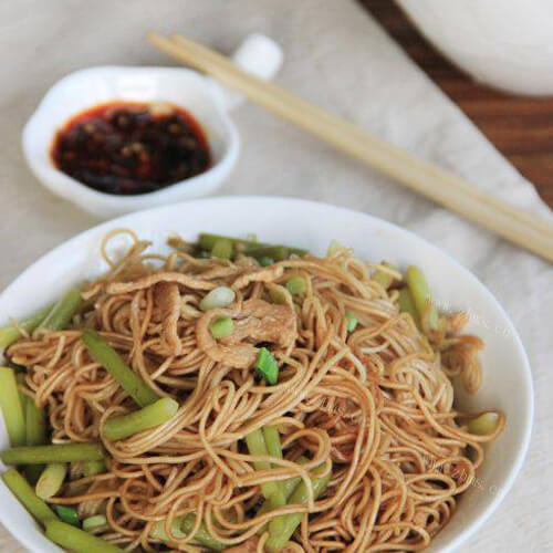 蒜苔肉丝焖面