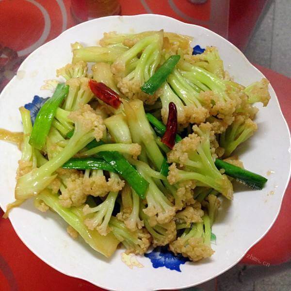 咸香可口的酱油炒花椰菜