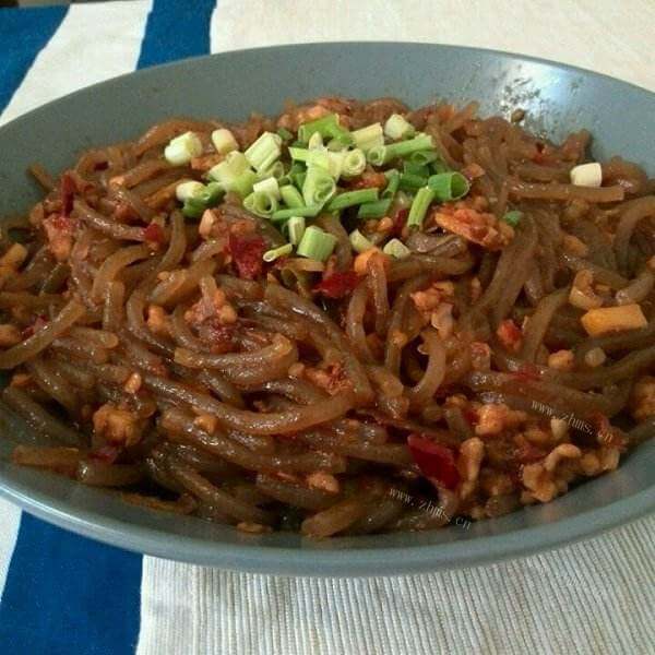 爱上肉末炒红薯粉
