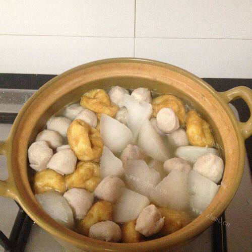 可口的汆萝卜肉丸子