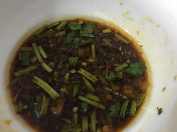 八珍玉食的蒸汽鸡肉杂菇火锅做法图解7)