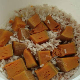 美味的南瓜豌豆红米饭