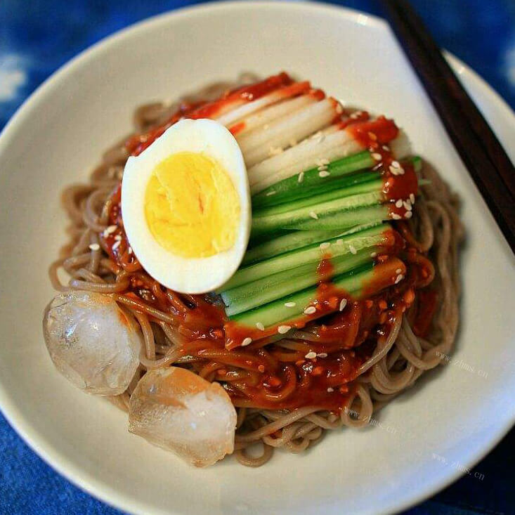 美味辣椒滚面