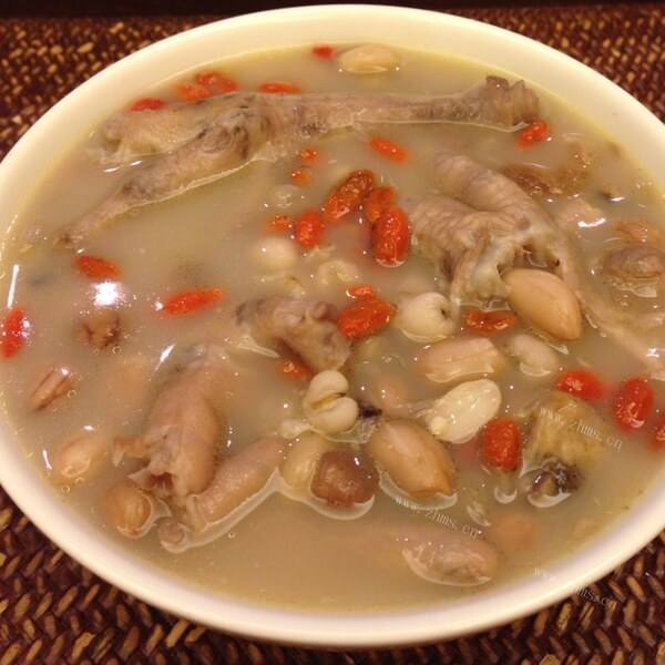 美味可口的广式苦瓜黄豆骨头汤