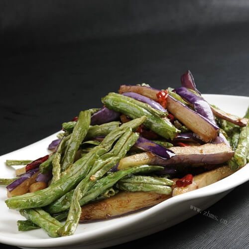 家常美食干煸豆角茄子