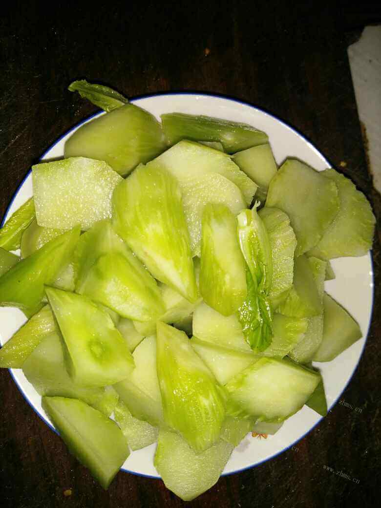 美味的红烧莴笋鸭做法图解2)