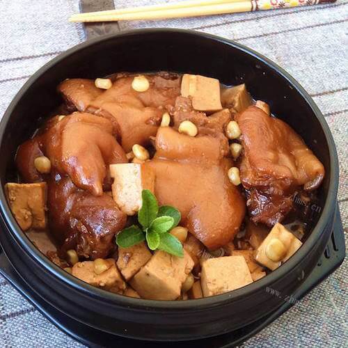 好吃的豆腐玉米烧猪蹄