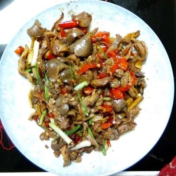 美味白辣椒炒鸡杂