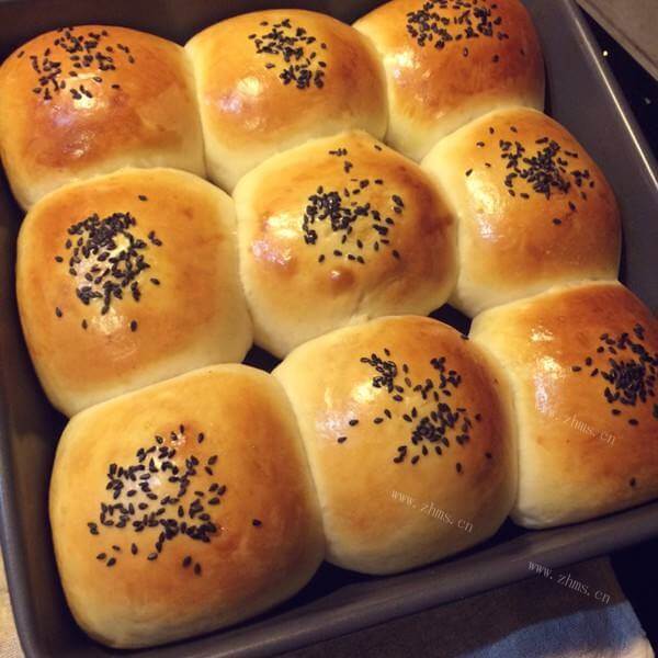 美味牛奶豆沙面包