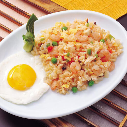 鲜虾菜脯蛋炒饭