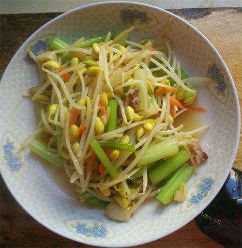 好吃的油渣炒豆芽