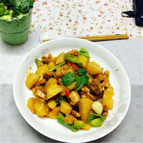 脆嫩可口的肉末土豆丁