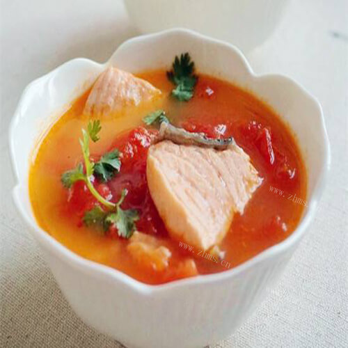 鲜美的三文鱼番茄汤