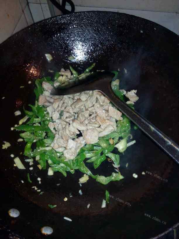 湖南特色小吃 美味辣椒炒肉盖浇米粉做法图解6)