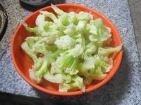美味的豆豉鲮鱼烧菜花做法图解4)