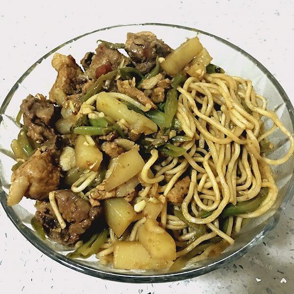 在家做的扁豆排骨焖面