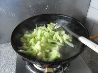 美味的豆豉鲮鱼烧菜花做法图解5)
