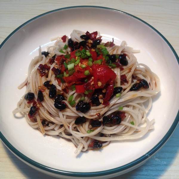 「手工美食」凉面条的做法