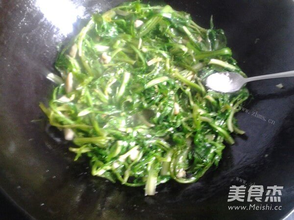 自制蒜蓉苦菊做法图解6)