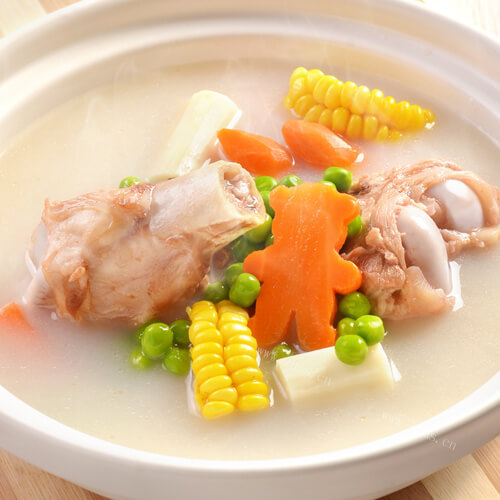 「经典美食」玉米笋山药脆骨汤