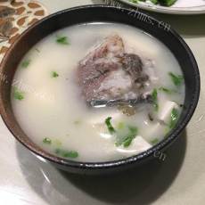 营养丰富的鲤鱼豆腐汤