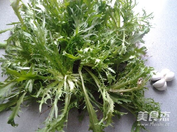 自制蒜蓉苦菊做法图解1)