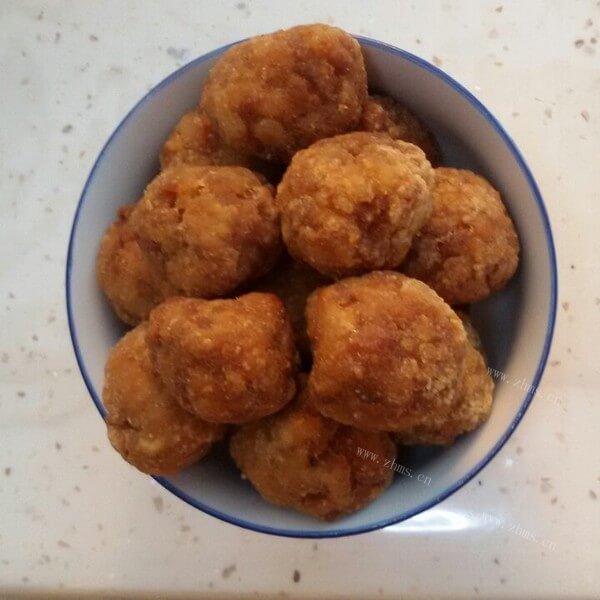 美味的炸肉丸子的做法