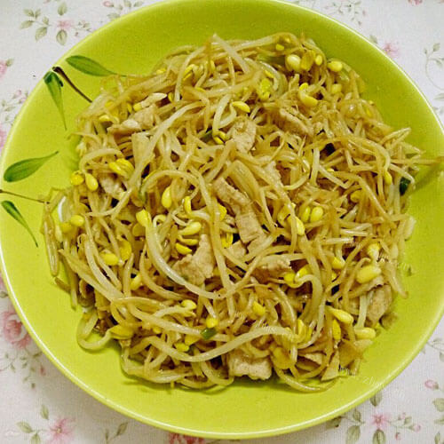 美味的自制黄豆芽 