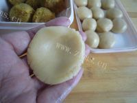 好吃的广式咖喱肉松月饼做法图解8)