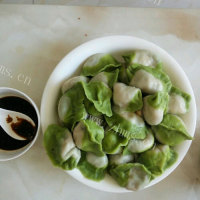 翠绿的菠菜饺子