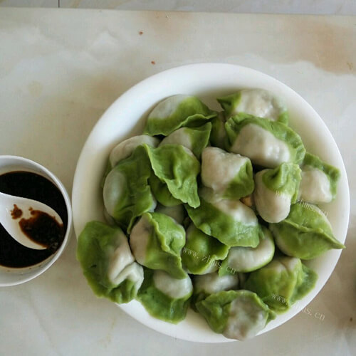 翠绿的菠菜饺子