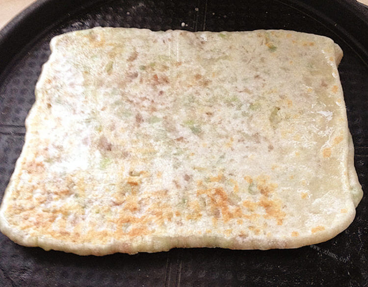好吃的大葱油渣饼做法图解12)