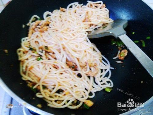 美味的老干妈炒米粉做法图解8)