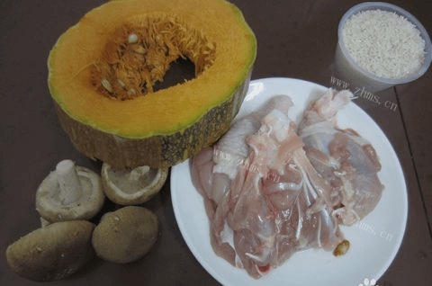 特色南瓜香菇鸡肉饭做法图解1)