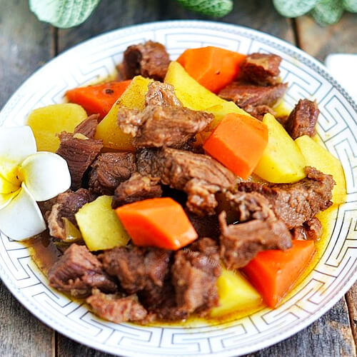 鲜美筋道的牛肉炖土豆胡萝卜