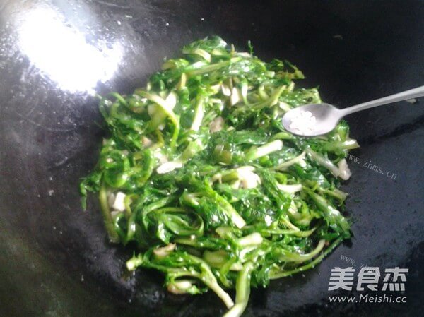 自制蒜蓉苦菊做法图解7)