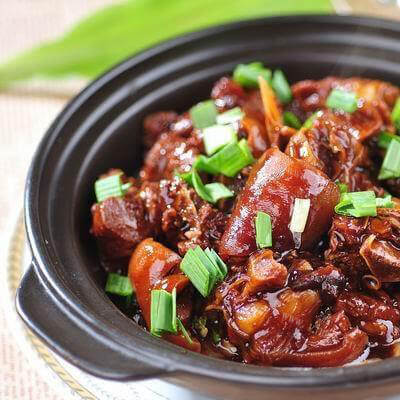 垂涎欲滴的红烧羊肉煲