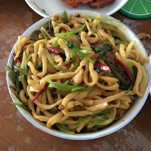 简单的肉丝炒面的做法