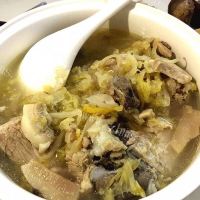 「DIY美食」猪骨炖酸菜