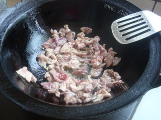 可口的蘑菇肉做法图解4)