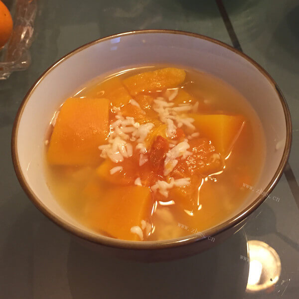 美味的红酒木瓜汤