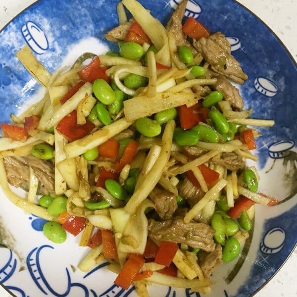 美味的茭白炒肉丝